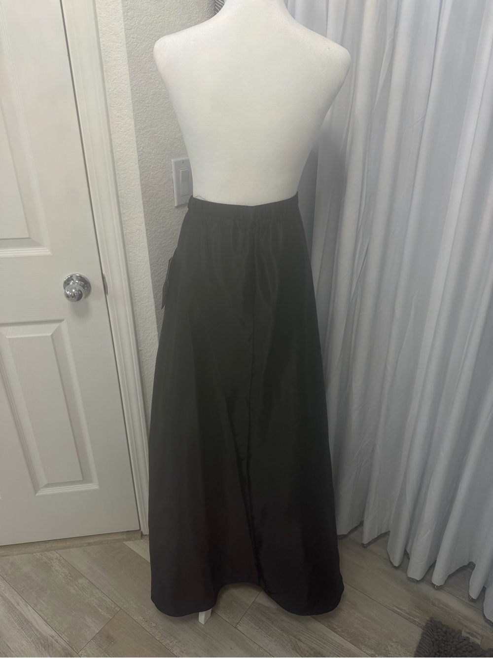 NWT Alex Evenings Black Satin Pleated Ballgown Maxi Skirt with Pockets - Size L - Picture 3 of 10